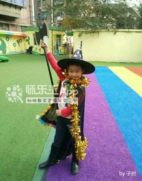 超大黑色塑料袋剪开,边缘用彩条装饰一下就行