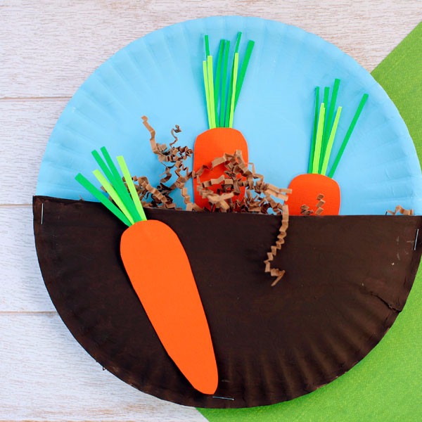 纸盘拼贴手工:种在地里的胡萝卜