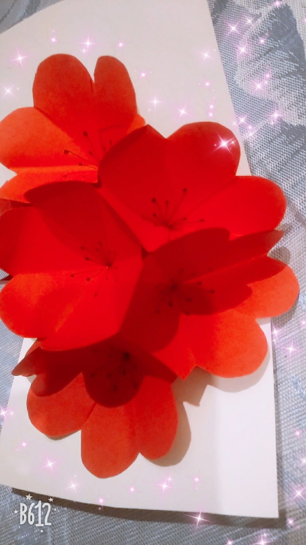 彩纸朵朵梅花,可以用来做贺卡哦